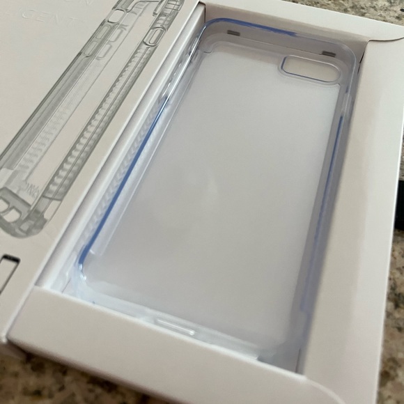 Clear high-impact case for iPhone SE first gen. New in box. - Picture 2 of 3